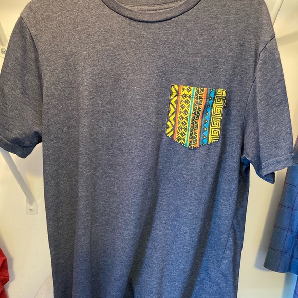 3 beautiful t-shirts - Picture 2 of 6